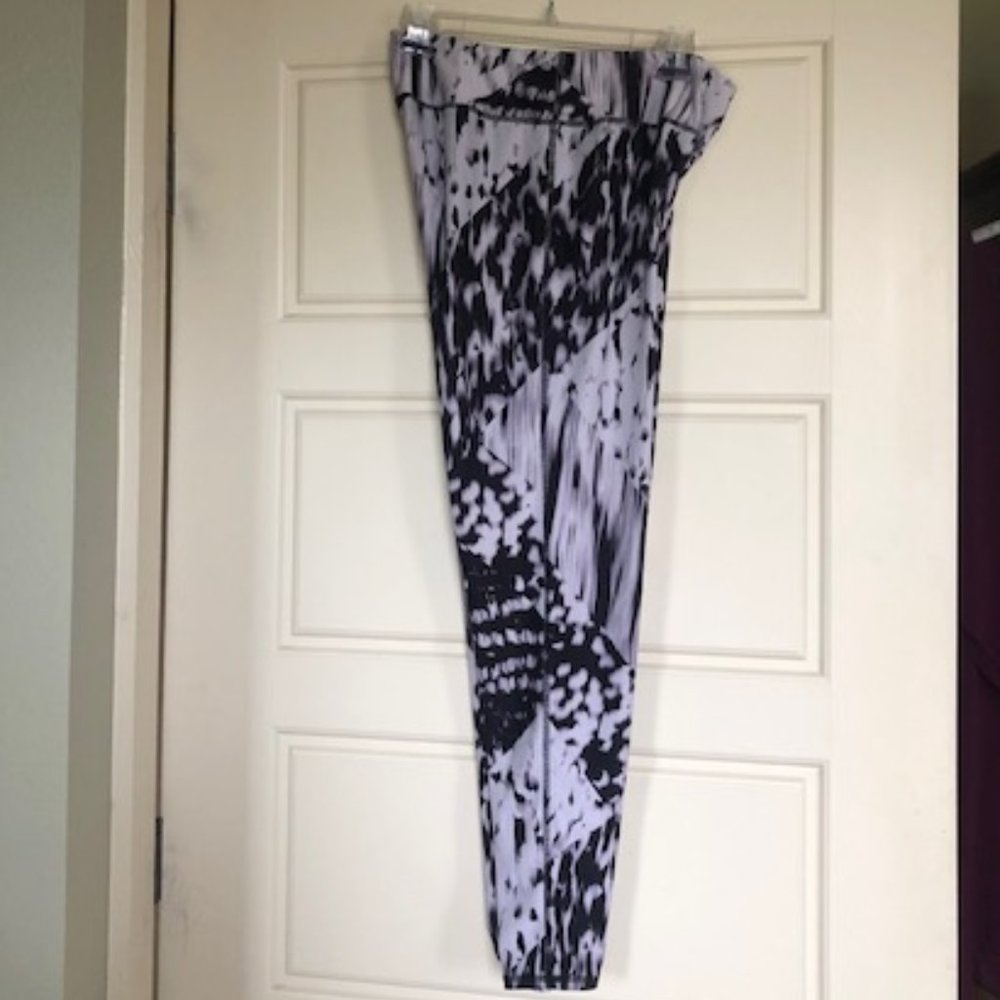 Black & White Design Leggings - Large